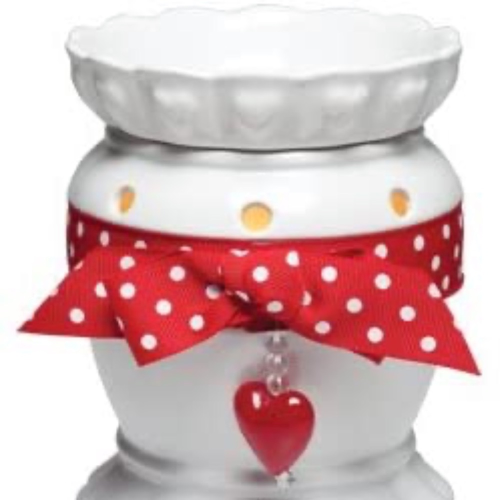 Retired Scentsy valentine warmer - brand new in box SOOOO CUTE